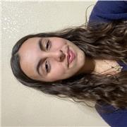 Chica joven interesada en dar clases principalmente a niños de inglés